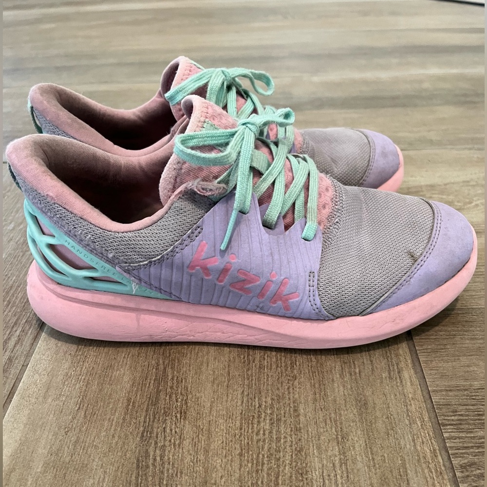Kizik Girls size 4